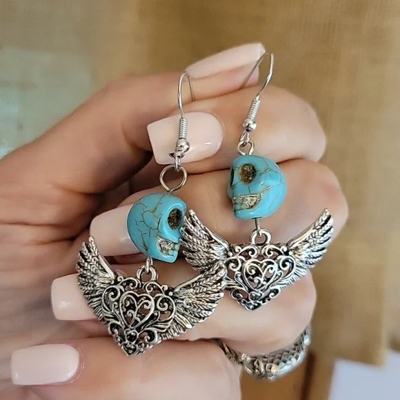 Winged Zombie Skull, turquoise - Picture 4 of 5